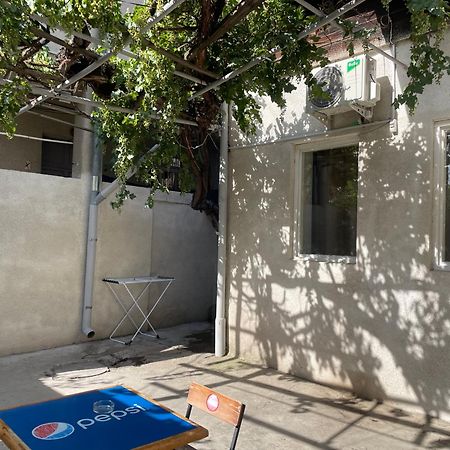 Apartment In The City Center With The Garden Yerevan Bagian luar foto