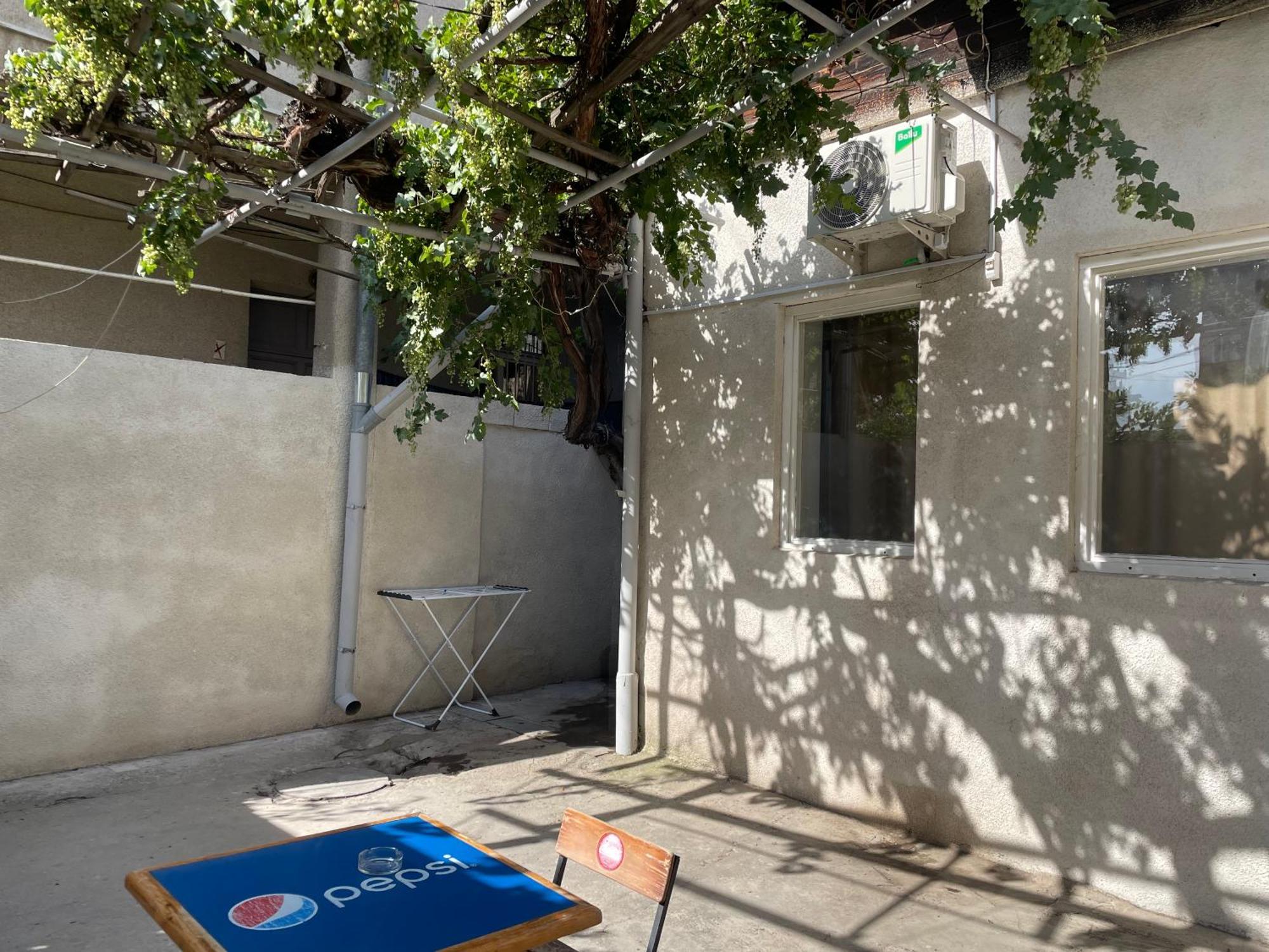 Apartment In The City Center With The Garden Yerevan Bagian luar foto